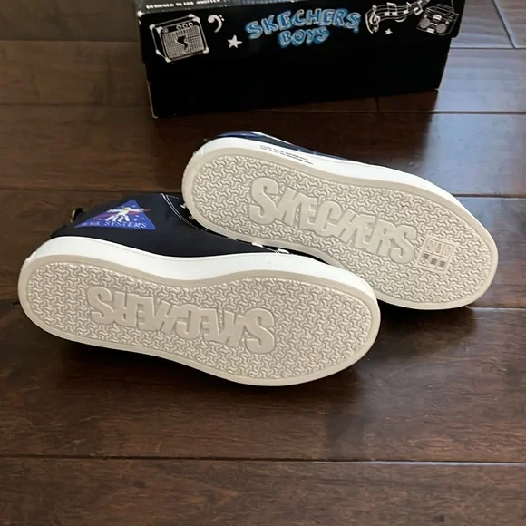 Skechers Boys High-Top Sneakers - Black and White with Astronaut Design, Size 3 - Picture 4 of 9